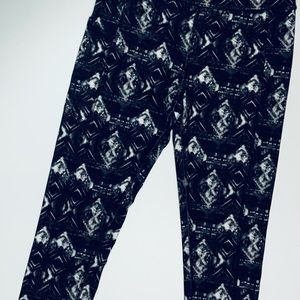 So active leggings🐝